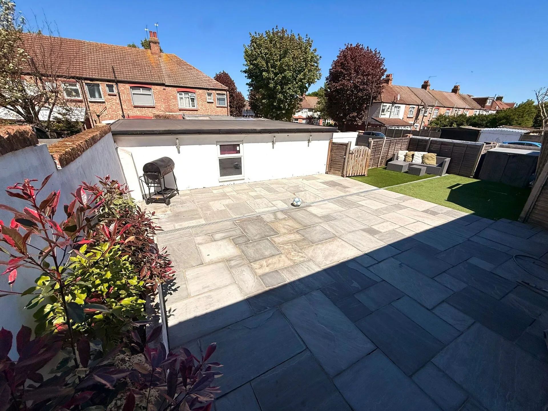 Garden and outdoor space at Lunar Care
